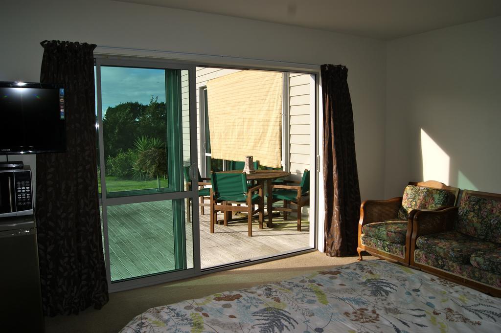 Waihi Beach Getaway-Studio, Ensuite & Private Deck Exterior photo